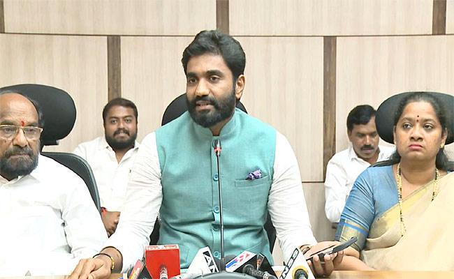 YSRCP MP Margani Bharat YSRCP MP Margani Bharat Satires on Chandrababu Delhi Tour - Sakshi Post