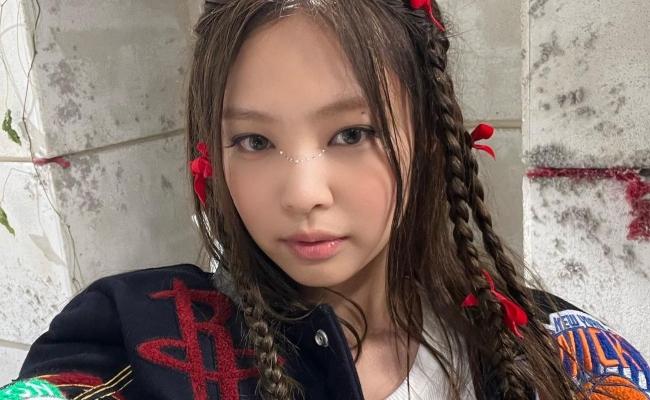 Jennie BLACKPINK Jennie Does Free Nail Art For Customers at Own Salon Launch - Sakshi Post