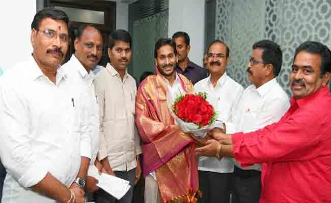 APTTD Union Leaders Thank CM YS Jagan - Sakshi Post