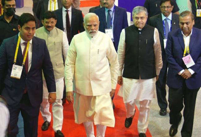 PM Modi Visits Jio Pavilion - Sakshi Post