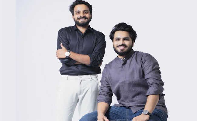 Ashish Baheti and Nilesh Karnani, Co-Founders at Beyours 7 Minimalistic Outfits For Men To Carry The Linen Avatar - Sakshi Post