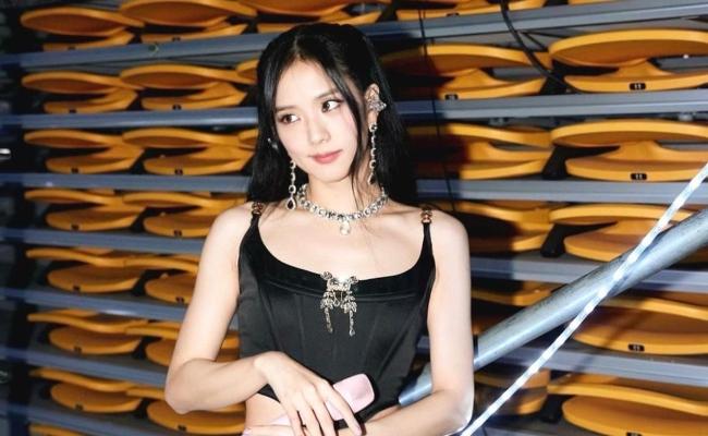 Jisoo Not BTS V, This Female K Pop Icon is Most Followed Korean Celebrity on Instagram - Sakshi Post