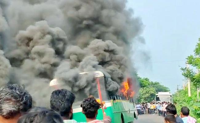 Krishna District: Alert APSRTC Driver Saves Passengers After Bus Engulfs In Flames - Sakshi Post
