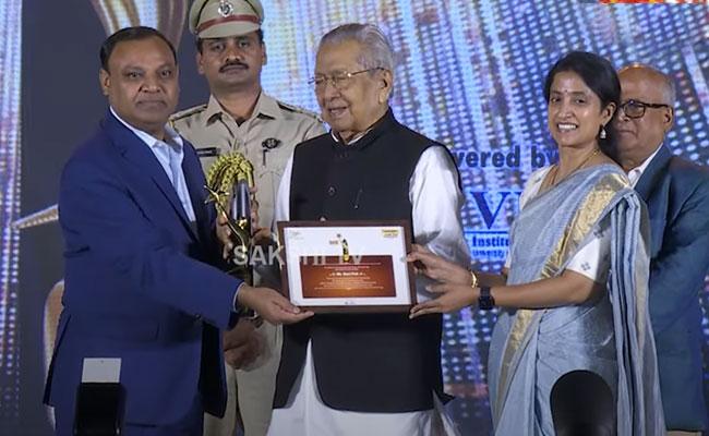 Sakshi Telugu NRI Of The Year Award 2021 Presented To Ravi Puli