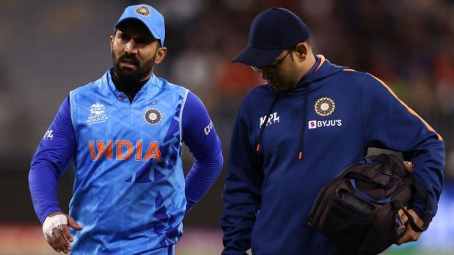 PC@Twitter Dinesh Karthik injury update - Sakshi Post