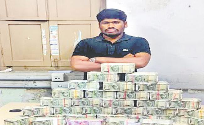 K Srinivas BJP MLA Etela's PA Janardhan Driver Caught With RS 90 Lakh Hawala Money - Sakshi Post