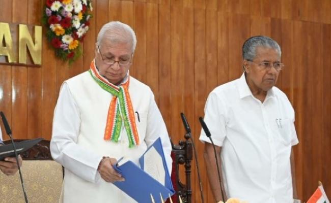 Arif Mohammad Khan (Left), Governor of Kerala, Pinarayi Vijayan (Right), Chief Minister (File), Source: Twitter/KeralaGovernor - Sakshi Post