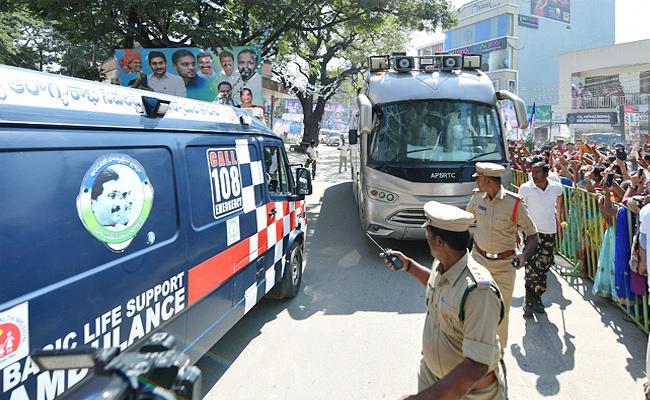 Madanapalle: AP CM YS Jagan Stops Convoy To Make Way For Ambulance - Sakshi Post