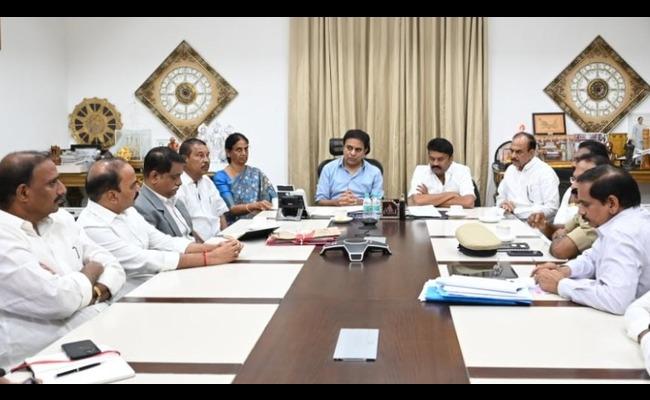 MA&UD Minister KT Rama Rao discusses preparations to lay the foundation stone for Hyd Metro Rail Phase-II (Source: Twitter/@MinisterKTR) - Sakshi Post