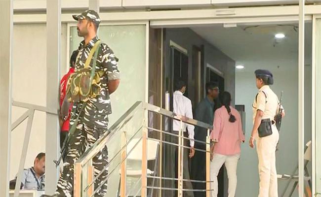 ED Raids On Akkineni Womens Hospital And NRI Hospital In Mangalagiri  - Sakshi Post