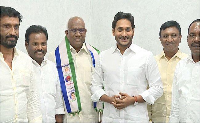 Former Pileru MLA GV Srinath Reddy, TDP Leaders Join YSRCP - Sakshi Post