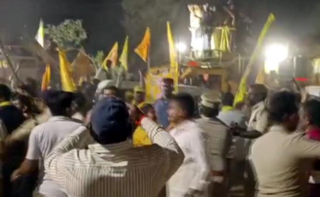 TDP Leaders Drunken Brawl At Chandrababu’s Ponnur Meeting - Sakshi Post