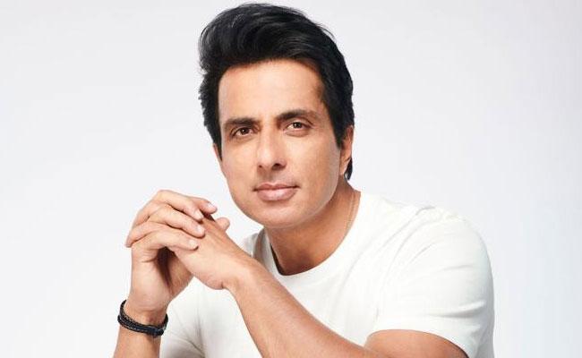 Actor & Philanthropist Sonu Sood Saved 10,117 People In A Year; Know The Details - Sakshi Post