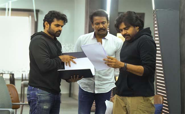  samuthirakani turns director to mega actors - Sakshi Post