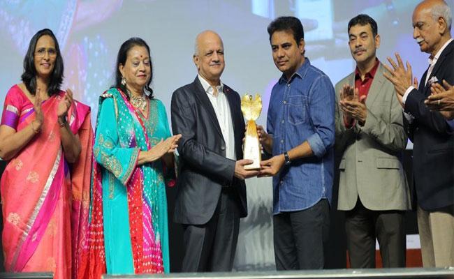KTR Presents HYSEA’s Lifetime Achievement Award To R Chandrashekhar - Sakshi Post