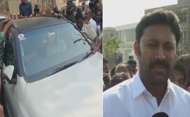Hyderabad: YSRCP MP Avinash Reddy Appears Before CBI For Questioning - Sakshi Post