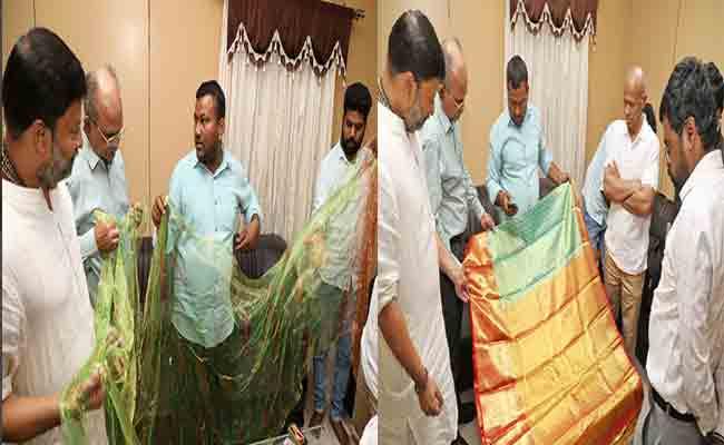 Tirumala: Sircilla Weaver Nalla Vijay Donates Sarees With Gold Zari - Sakshi Post