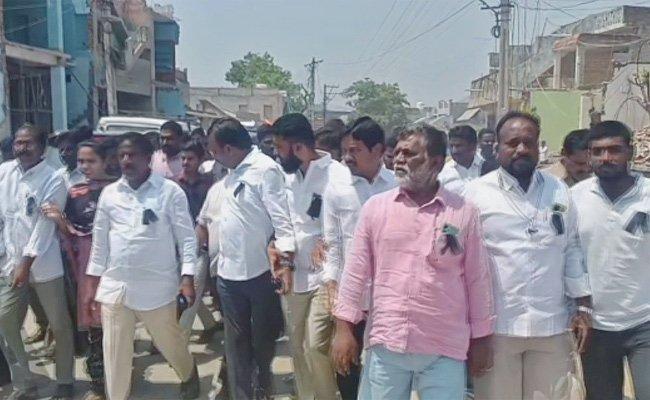 Pulivendula: Locals Stage Rally Against YS Bhaskar Reddy 'Arrest - Sakshi Post