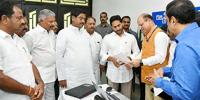 AP CM YS Jagan Launches E-stamp System For Registrations  - Sakshi Post
