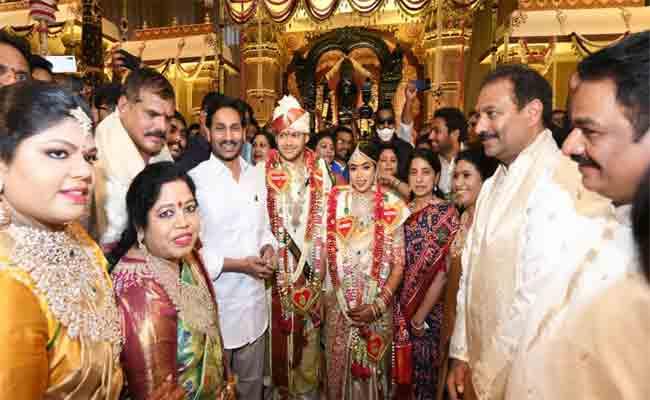 AP CM YS Jagan, YS Bharathi Attend Botsa Satyanarayana Son's Wedding AP CM YS Jagan, YS Bharathi Attend Botsa Satyanarayana Son's Wedding - Sakshi Post