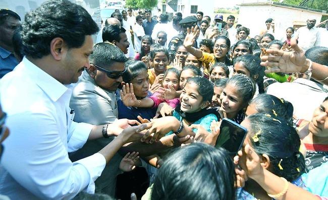Beneficiaries Laud CM Jagan's Welfare Initiatives in Yerraguntla- Sakshi Post