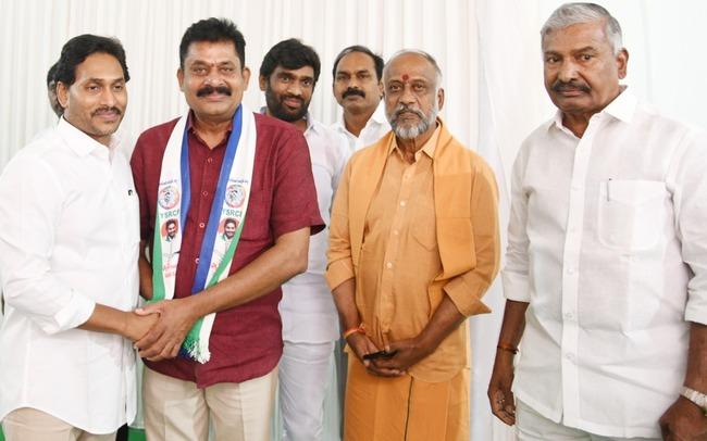 BJP-leaders-join-YSRCP-Sakshi Post
