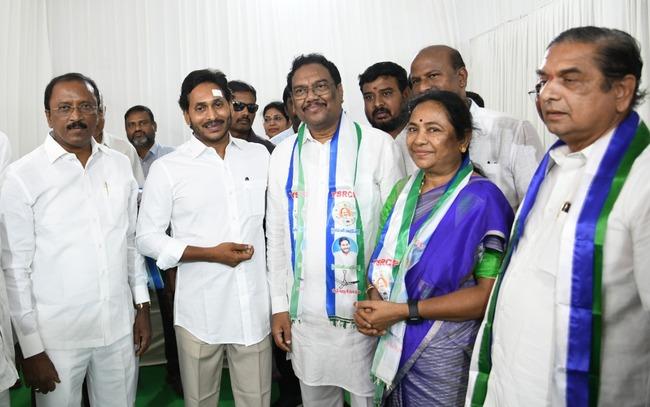 sr-janasena-leader-joins-ysrcp-Sakshi Post