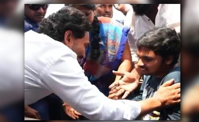 Memantha-siddham-bus-yatra-day-9-Sakshi Post