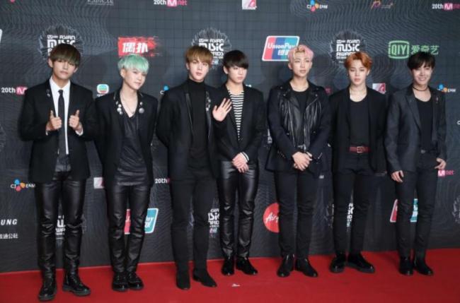 Black leather with different hair colours at MAMA 2015