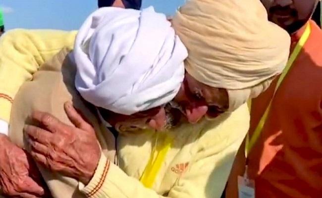 Brothers Separated During Partition Reunite at Kartarpur Corridor After 74 Years