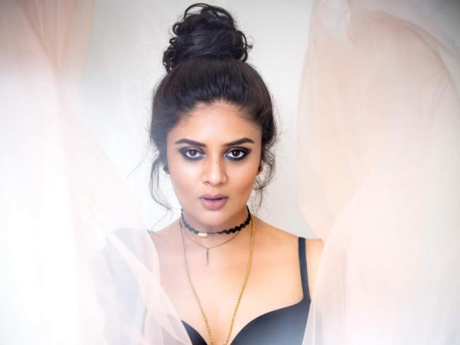 Bigg Boss Telugu Contestant Wild Card Entry Into Pradeep Machiraju's Super Queen on Zee Telugu
