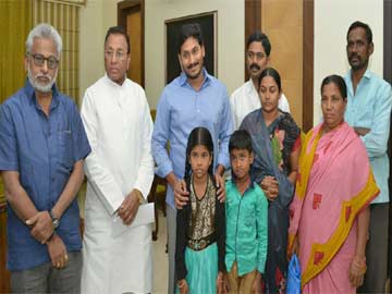 Financial help to Subba Reddy’s family